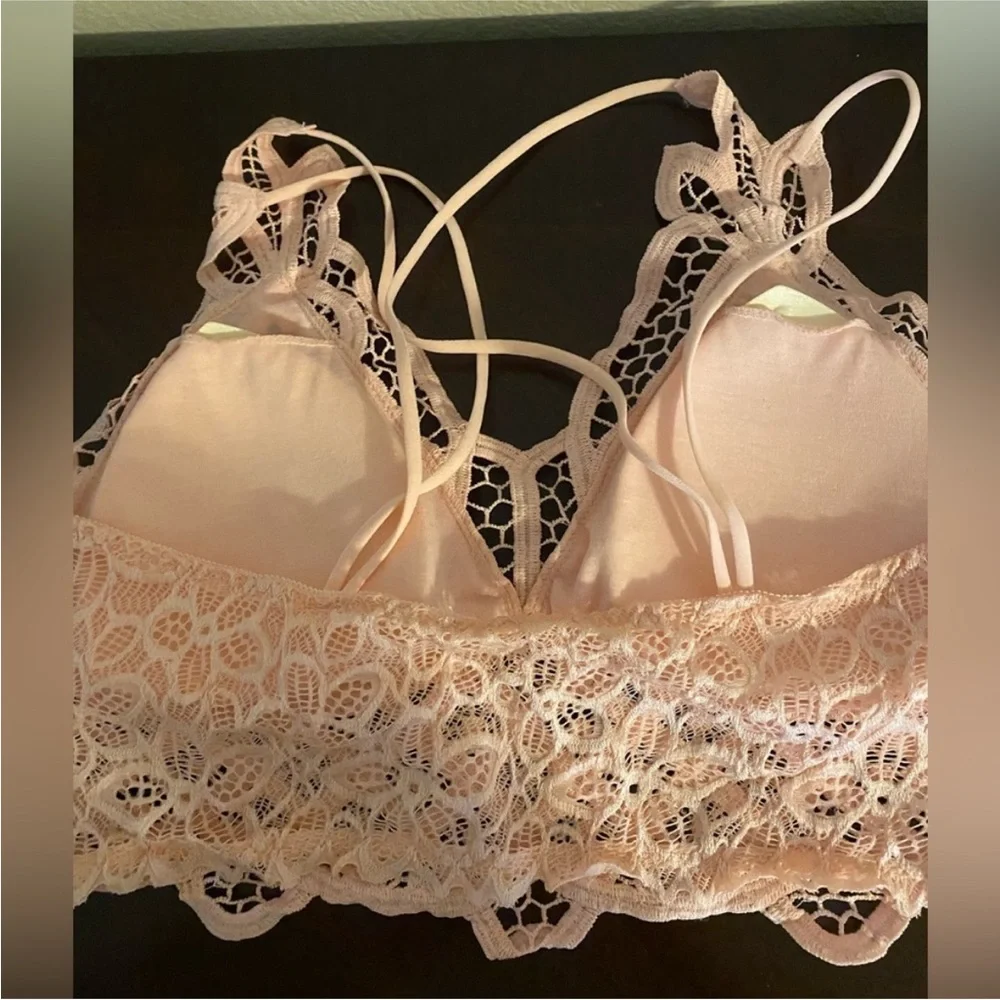 Elegant Lace Bralette in Cream - Picture 3 of 3